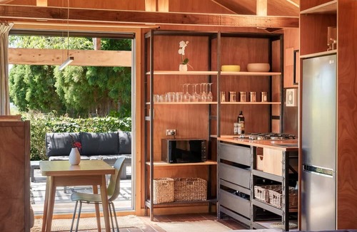 Matapihi Cabin | The Shed Guest House