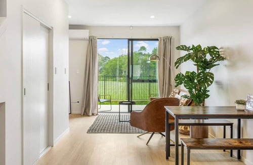 Otahuhu Apartment | Urban Pulse Townhouse with parking