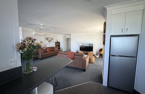 Waihi Beach House | ALL THE 3'S @ NUMBER 3