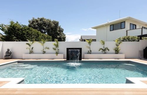 Papamoa Beach House | Papamoa Beach Coastal Oasis. Heated Pool, Sauna, Spa & Games room. Up to 20 Ppl