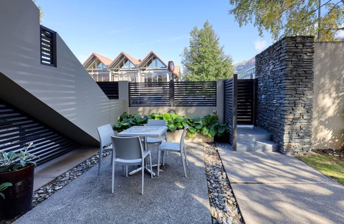 Queenstown City Centre Apartment | Garden Court Suites And Apartments