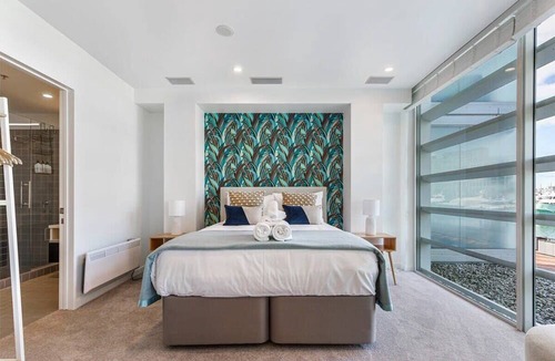 Auckland Central Business District Apartment | Beautiful harbour view apartment by Zodiak Stays