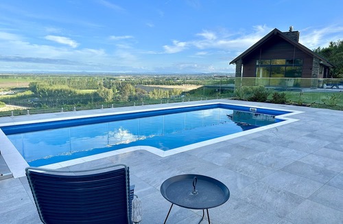 Papamoa House | Luxury Papamoa escape, heated pool, amazing views, a family paradise!