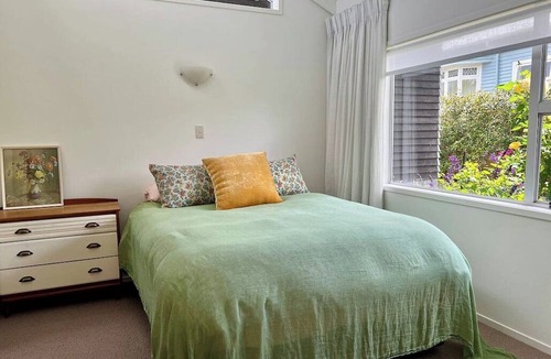 Narrow Neck Apartment | Steps from Cheltenham Beach and Local Delights!