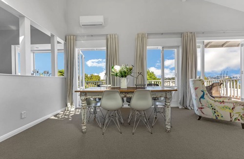 Devonport Apartment | Kerr Street with a View by Bespoke Stays