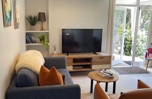 Devonport Apartment | Cheltenham Beach Apartment, Devonport