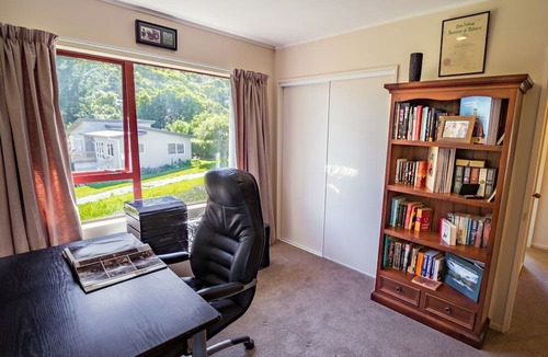 Pohara House | Pohara's Kauri Lodge - Coastal Views in Golden Bay