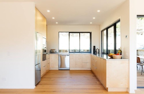 Kaiteriteri House | Kotare – Stunning Kaiteriteri Holiday Home