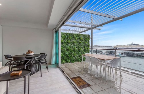 Auckland Central Business District Apartment | QV Stays Waterfront Getaway