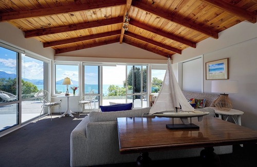 Kaikoura House | Ocean & Mountain Views | Spacious Home
