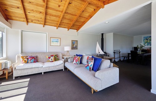 Kaikoura House | Ocean & Mountain Views | Spacious Home