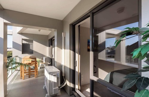 Mount Maunganui Apartment | Cosy Mount Base King Bed, Ensuite & Top Location