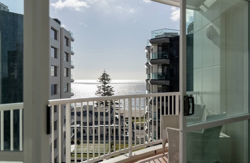 Mount Maunganui Apartment | High Rise Luxury Studio, Views & Pool