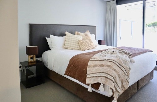 Mount Maunganui Condo | Stylish Central Escape | Walk to Beach & Cafés