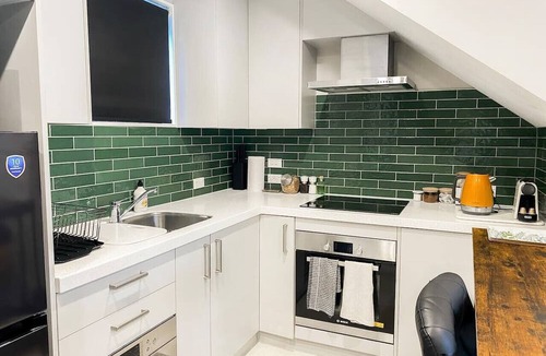 Christchurch City Centre Apartment | Central 1 bedroom townhouse directly across OneNZ Stadium.