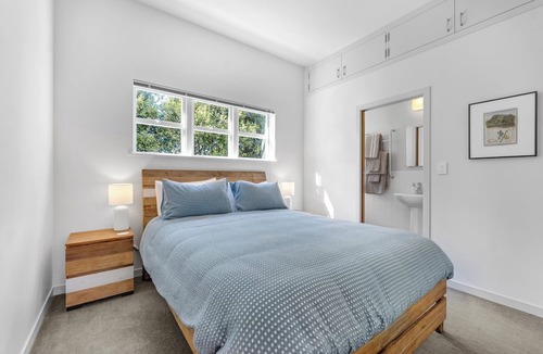 Narrow Neck Apartment | Old Lake Escape by Bespoke Stays