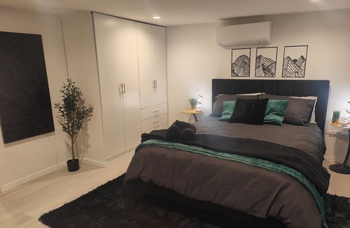Hoon Hay Apartment | Beautiful Studio w/Parking | Near CBD & Port Hills