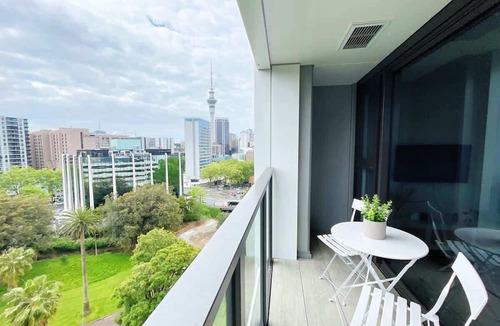 Newton Apartment | Incredible Park & SkyTower View Free Parking & AC