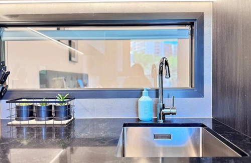 Newton Apartment | Incredible Park & SkyTower View Free Parking & AC