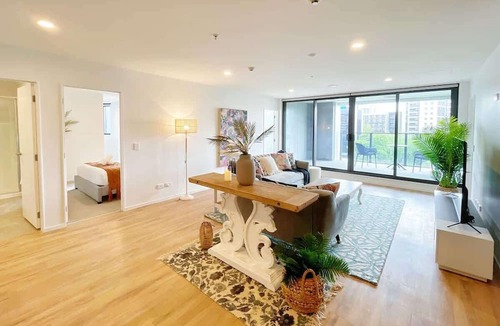 Newton Apartment | Unique Luxury Amazing SkyTower Parkview & Parking