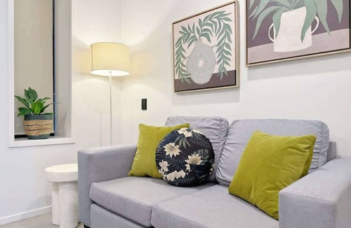 Auckland Central Business District Apartment | Lush City Escape - 1B Studio Near Skytower vs Pool
