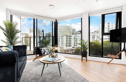Newton Apartment | Luxury Parkside Living on Queen St vs AC Pool Gym
