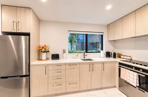 Addington House | Cozy 2BR Addington | Parking, Kitchen & Yard