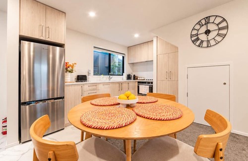 Addington House | Cozy 2BR Addington | Parking, Kitchen & Yard