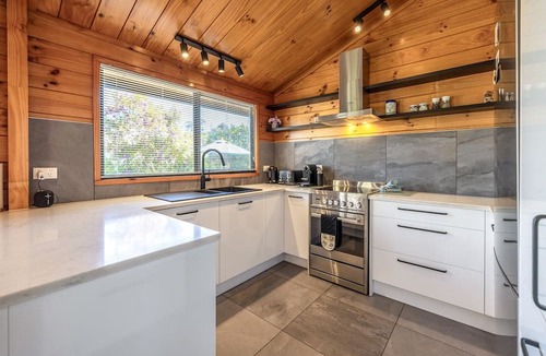 Onetangi House | Hartlock in Onetangi - Our Island