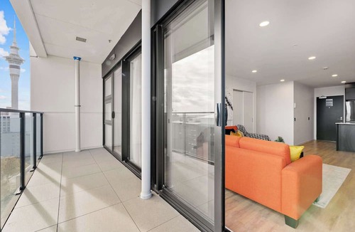 Auckland Central Business District Apartment | Penthouse 3BR & 2Bath-Skytower View-Pool, Parking