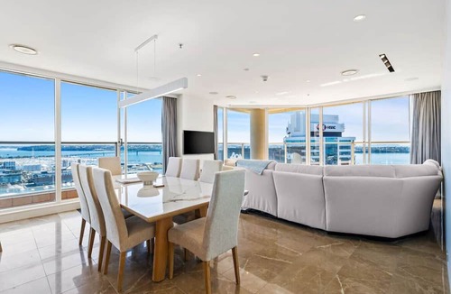 Auckland Central Business District Apartment | QV Stays Luxury Suite with Views Galore