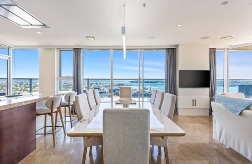 Auckland Central Business District Apartment | QV Stays Luxury Suite with Views Galore