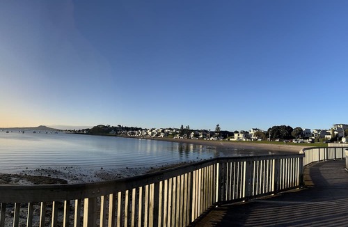 Bucklands Beach Apartment | Sea-batical Retreat.nDiscover your perfect, relaxing coastal escape.