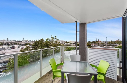 Epsom Apartment | Executive Apartment w carpark