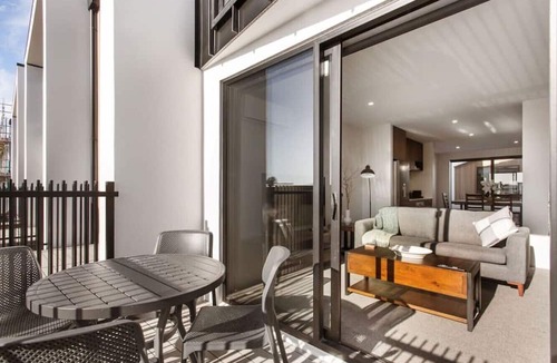 Addington Apartment | Stylish Brand New Sunny 3Bdrm 3Bth garage sleeps 6