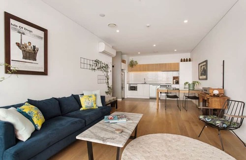 Christchurch City Centre Apartment | Whow! Unique Quirky Spacious Free Off Street Park