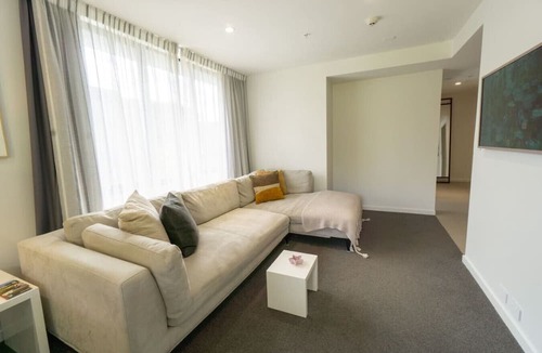 Christchurch City Centre Apartment | Touch of Class CBD, free park