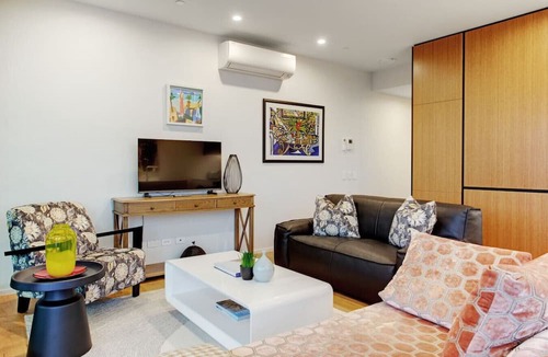 Hobsonville Apartment | Gorgeous Home with Catalina Bay Views and Carpark