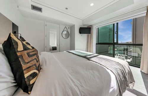 Auckland Central Business District Apartment | Fabulous City Apartment with Stunning Ocean Views