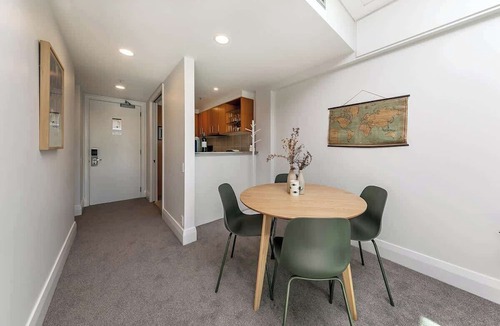 Auckland Central Business District Apartment | Fabulous City Apartment with Stunning Ocean Views