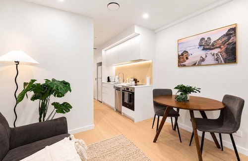 Te Aro Apartment | Hyde Lane Escape | Pool + Gym | Te Aro CBD