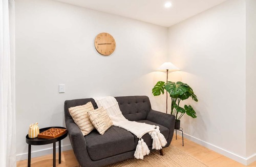 Te Aro Apartment | Hyde Lane Escape | Pool + Gym | Te Aro CBD