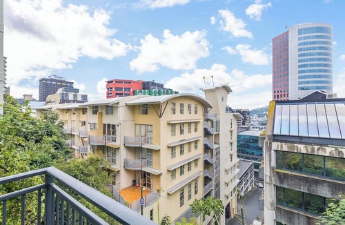 Wellington CBD Apartment | The Cube - Cosy Studio - Great Location Close to Attractions, Shops & Eateries