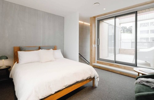 Te Aro Apartment | Urban Oasis | Spacious 3BR Townhouse w Terrace