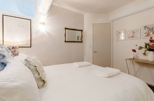 Te Aro Apartment | Bright & Spacious 1BR Apt | Central City Stay