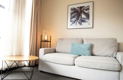 Wellington Hotel | Hotel on the Terrace - Great Location Close to Attractions, Shops & Eateries