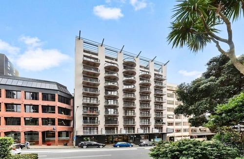 Wellington Hotel | Hotel on the Terrace - Great Location Close to Attractions, Shops & Eateries