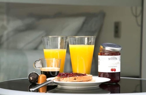 Wellington Hotel | Hotel on the Terrace - Great Location Close to Attractions, Shops & Eateries