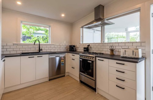 Ponsonby Villa | Surrounded by nature, The Urban Villa in Ponsonby offers an indoor/outdoor terrace.