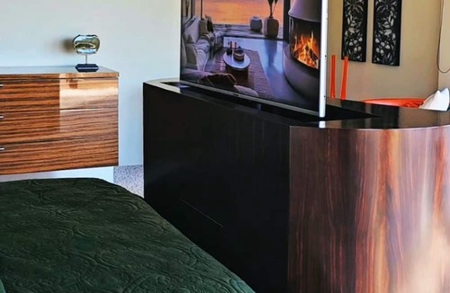 Ngaio Bay Cabin | Exclusive Suite - Exclusive Stay, No Other Guests